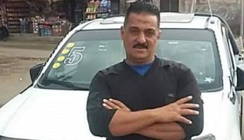 مهنة تتحدى الزمن.. «عرفة» أشهر منادى وفيات بالمحلة (فيديو)