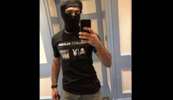 بالفيديو| حقيقة العلامة الإباحية على تيشرت محمد صلاح