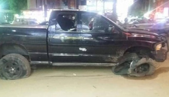 نجاة رجل أعمال من الموت بعد اعتداء مجهولين عليه وتحطم سيارته بفيصل