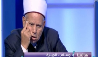 بالفيديو| عالم أزهري يحرج أحمد موسى: "المتصلة دي من جوا الاستوديو؟"