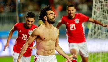 هل يغيب محمد صلاح أمام النيجر بعد الحصول على إنذار فى لقاء تونس؟