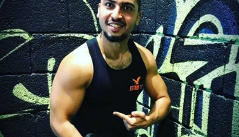 أصدقاء الصيدلي المصري يروون تفاصيل مقتله في السعودية: «عاد غريبًا كما كان»