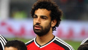 شاهد.. السفير الإسرائيلي يستفز المصريين بصورة مع 'محمد صلاح'
