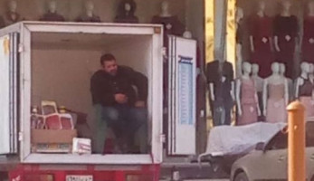 قعدة وحجرين شيشة فى سيارات بيع اللحوم والدواجن تحت اشراف وزارة التموين ببنها