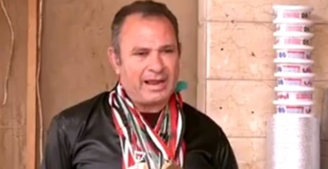 أبطال العالم على الرصيف.. «بطل الكاراتيه» بائع كشري.. «أفضل لاعب كرة قدم للصم والبكم» تاجر فاكهة.. «الأول في الجودو» بائع بلح.. و«نجم المصارعة» عامل في مطعم شاورمة (صور)