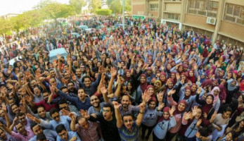 طلاب طب أسيوط يرقصون على مهرجان لـ"حمو بيكا".. ورئيس الجامعة يرد (فيديو)
