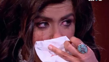 فيديو.. غادة عادل تدخل في نوبة بكاء على الهواء