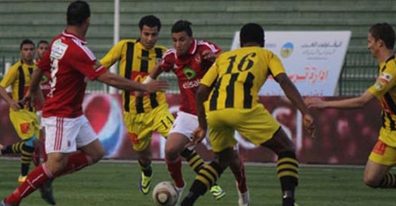نجم الأهلي يفتح النار: كارتيرون ضعيف وكوليبالى مكسح