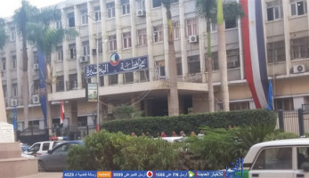 تجمهر أهالي ضحايا التنقيب عن الآثار أمام 'ديوان البحيرة' للمطالبة باستخراج جثثهم (صور)