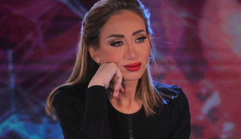 ريهام سعيد تدعو لمحاكمة مصور رانيا يوسف: «نزلت على ركبتك ليه يا محترم؟» (فيديو)
