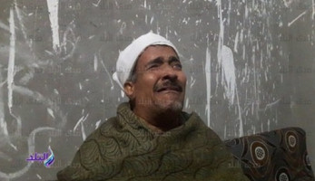 والد الطالب المتعدي على أستاذ جامعي بأسيوط يستغيث للعفو عن نجله: أنا كفيف وابني مريض نفسيا..لا تدمروا مستقبله فهو سندي.. فيديو