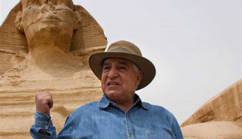 زاهي حواس يرد على «سُخرة خوفو» و«ملاريا توت عنخ آمون»