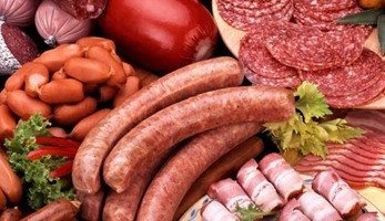 احذر اللانشون والبرجر والسوسيس فيه سرطان قاتل.. "الصحة": 67.3% من متناولى اللحوم المصنعة عرضة للإصابة بأورام المعدة والمرىء والقولون.. وتؤكد: الملح الصينى المسئول عن حفظها يصيب بالضغط والسكر والزهايمر