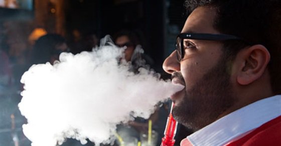نائب يطالب بغرامة وحبس لمدخني الشيشة