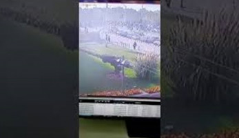 لحظة دهس مقطورة لـ7 سيارات ملاكي بالشيخ زايد (فيديو)
