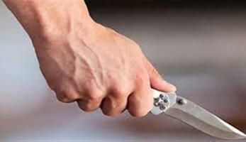بـ'طعنة غائرة بالرقبة'.. مقتل شاب على يد صديقه لخلافات بينهما بالغردقة