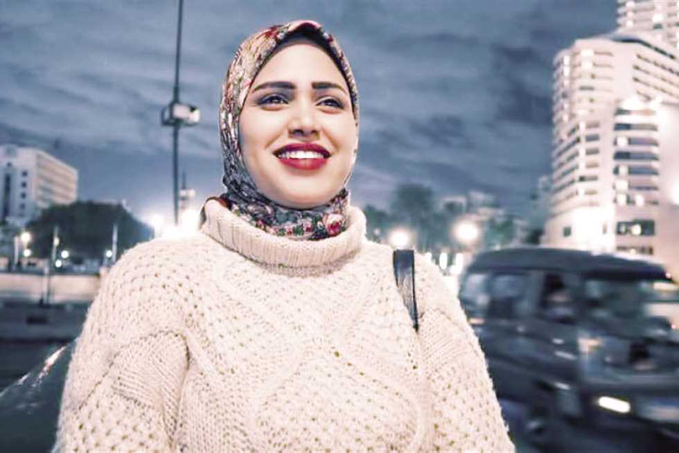 «آية» تبيع ذهبها لتشترى كاميرا.. والزوج يرد الجميل بـ«فوتوسيشن»