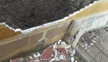 تعليم القاهرة: مصرع وإصابة 5 طلاب إثر انهيار سور عقار على مدرسة بالمرج