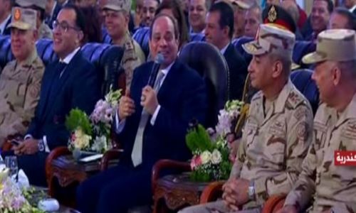 فيديو..السيسي يدخل في نوبة ضحك :"حجم النكت عن قضية السمنة فوق الخيال"
