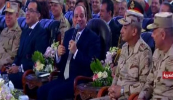 فيديو..السيسي يدخل في نوبة ضحك :"حجم النكت عن قضية السمنة فوق الخيال"