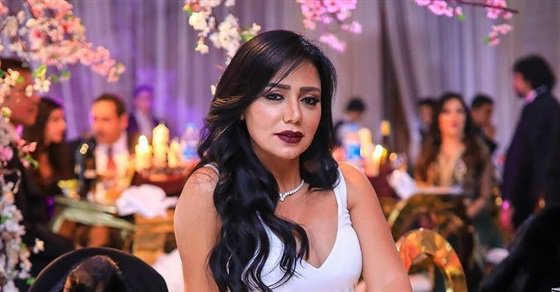 شاهد ..إطلالة رانيا يوسف مع بناتها خارج مصر