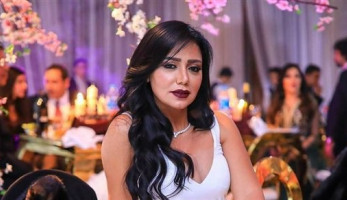 شاهد ..إطلالة رانيا يوسف مع بناتها خارج مصر