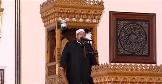 وزير الأوقاف يبكي أثناء إلقاء خطبة الجمعة (فيديو)