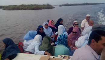 جزيرة العزبي تبحث عن مرسى.. الأهالي حائرون بين دمياط والدقهلية: نشتري المياه ولا توجد كهرباء.. ونحلم بـ 'عيشة آدمية'.. صور