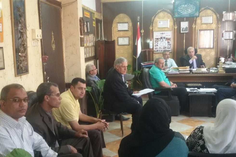 تحقيق في «تعرية طالبة بحمام مدرسة بالقليوبية».. والأم: مدرس بيهددنا بـ«فيديو إباحي»