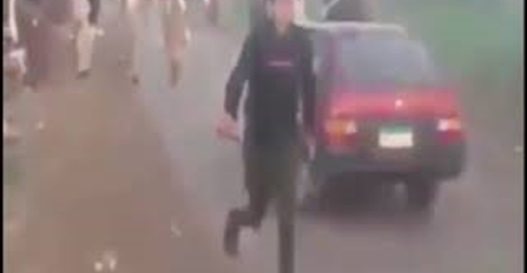 زفة عروس بالشرقية تتحول لمعركة بالشوم وفرار العروسين (فيديو)