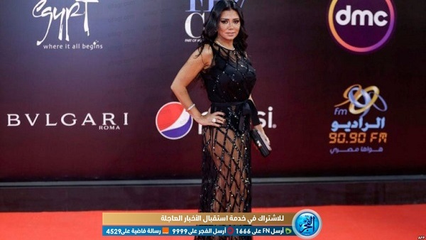 مفاجأة صادمة.. ظهور فستان رانيا يوسف 'الفاضح' في جامعة مصرية (صور)