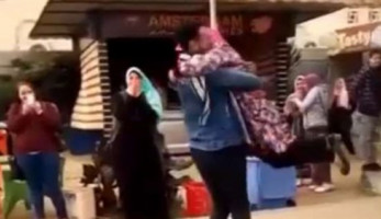 أول رد فعل لـ «طالب الحضن»: أعتذر ولن أتخلى عن إسراء