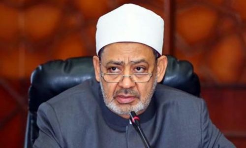 شيخ الأزهر يتبنى أزمة "طالبة الحضن" بالمنصورة
