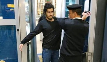 لحظة القبض على الداعشي عيسى الصباغ بمطار الأقصر .. فيديو