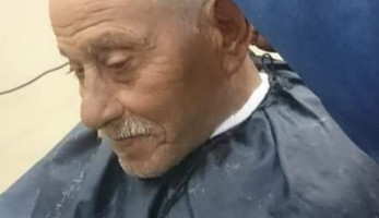 صور| شقة وأثاث وملابس وطعام.. شباب السويس ينقذون مسنا من نومة الرصيف