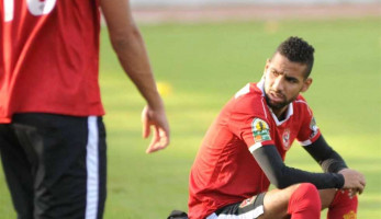 مؤمن زكريا يعبر عن غضبه من المعاملة في الأهلي