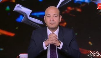عمرو أديب يقترح هدم مجمع التحرير وإقامة فندق بدلًا منه