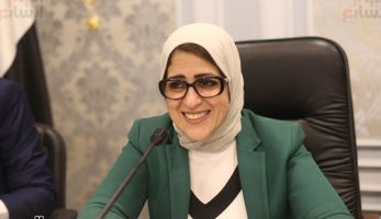 "الصحة" توقع بروتوكولا لتدريب 100 طبيب فى إنجلترا خلال 3 أشهر