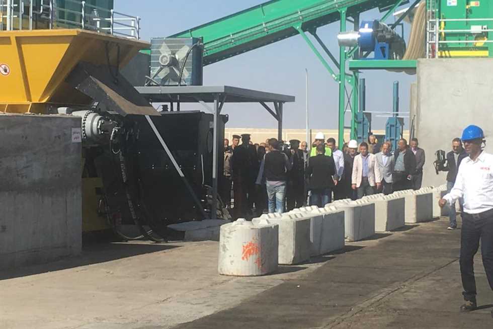 افتتاح أول مصنع لتدوير وفرز القمامة وفصل المخلفات الصلبة بالغردقة (صور)
