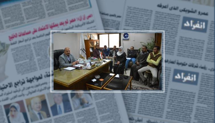 سكرتير محافظة سوهاج يجتمع بالمتقدمين للحصول على سيارة ضمن مبادرة "مشروعك"