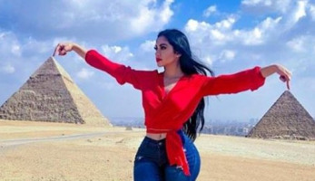 حكاية سائحة تثير ضجة على مواقع التواصل الاجتماعى .. صور
