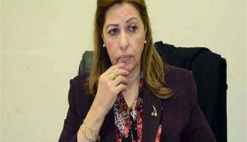 وصول سعاد الخولي لمقر المحكمة تمهيدًا للحكم عليها بقضية الرشوة