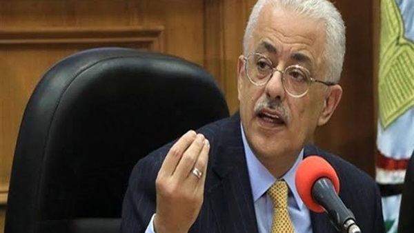 وزير التعليم يطمئن المعلمين بشأن الرواتب