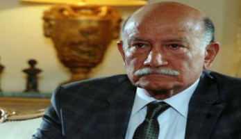 أشرف زكي: وفاة أحمد خليل "شائعة".. والفنان بصحة جيدة