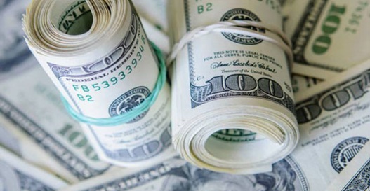 الدولار يهبط إلى أدنى مستوى له منذ عامين مدفوعا بتحسن موارد النقد