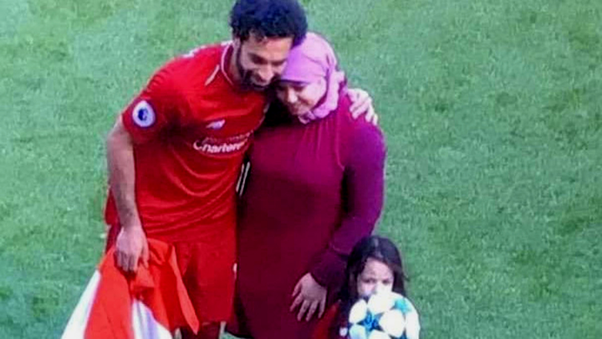مفاجأة .. عائلة محمد صلاح تطالبه بالرحيل عن ليفربول ..اعرف السبب