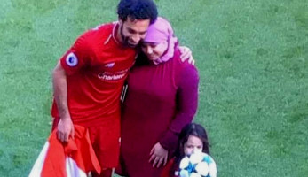 مفاجأة .. عائلة محمد صلاح تطالبه بالرحيل عن ليفربول ..اعرف السبب