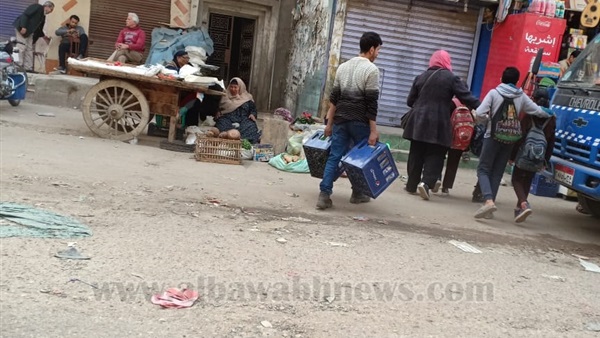 بالصور.. شائعة "أوتوبيس الضرائب" تغلق المحلات التجارية بطنطا