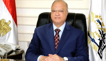 محافظ القاهرة يوجه برفع السيارات المتروكة بالشوارع