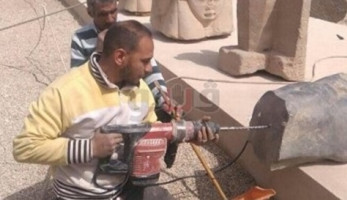 استخدام الشنيور لتركيب تمثال بالمتحف المفتوح بمعبد دندرة في قنا (صور)